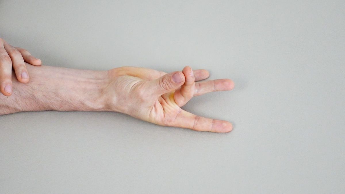 Alternating Thumb / Finger Opposition With Flat Hand