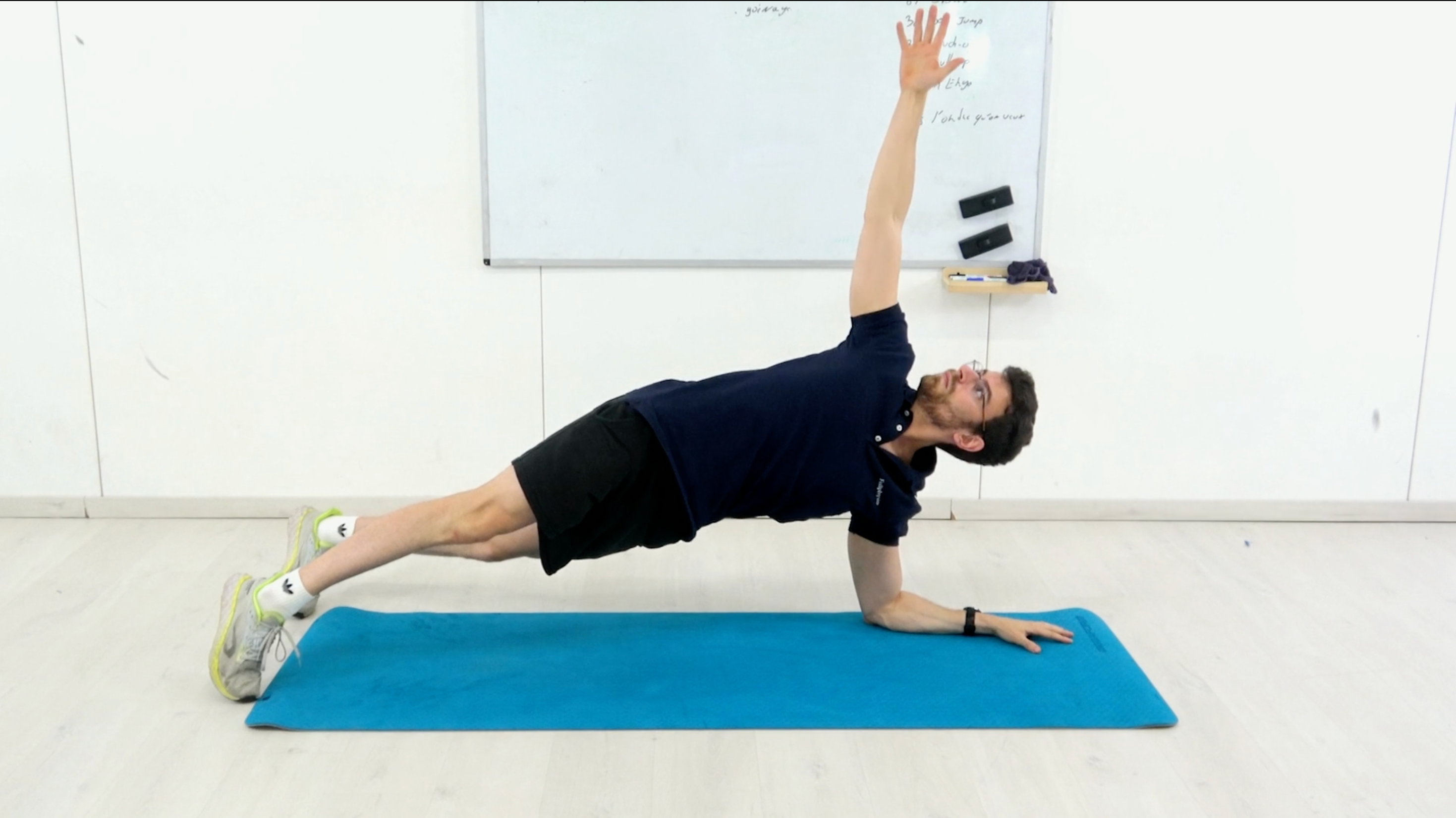 Planche avec ouverture du bras vers le ciel