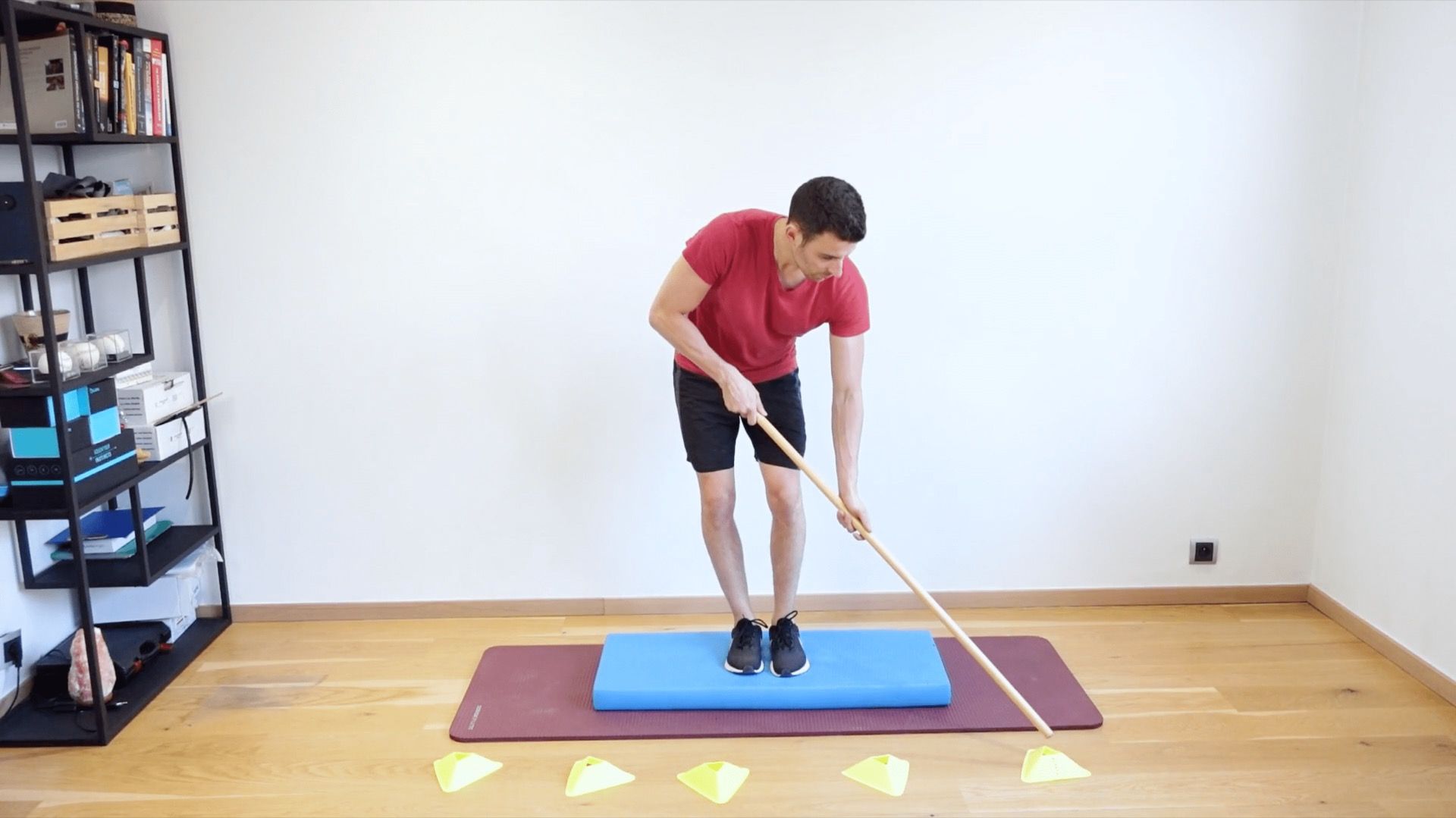 Equilibre pieds joints sur Airex, vue 1