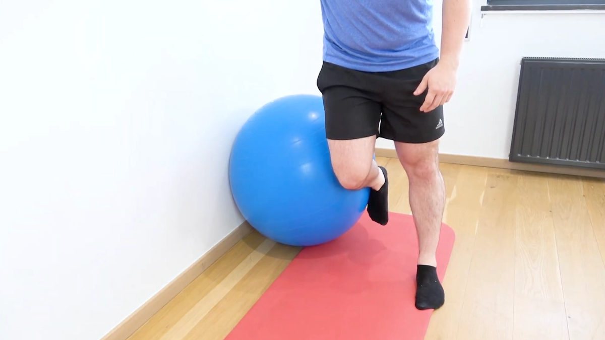 Renforcement rotateurs internes de hanche isométrique sur Swiss Ball