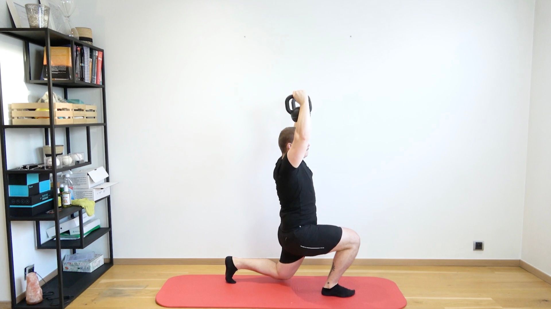 Lunges With Shoulder Stabilization