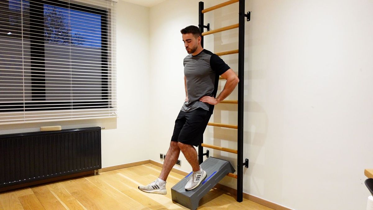 Eccentric Single-Leg Decline Squat