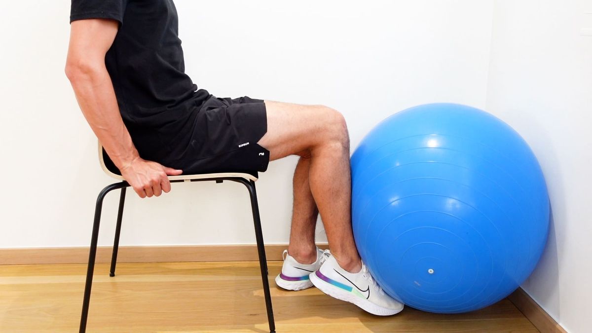 Isometric Quadriceps Strengthening With Swiss Ball