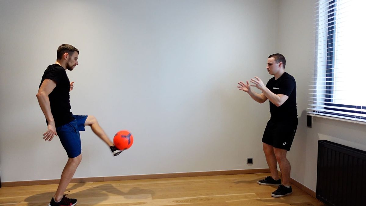 Passe de volée spécifique football