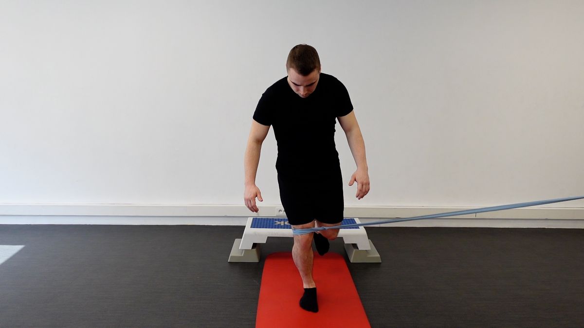 Single-Leg Landing With Knee Stabilization