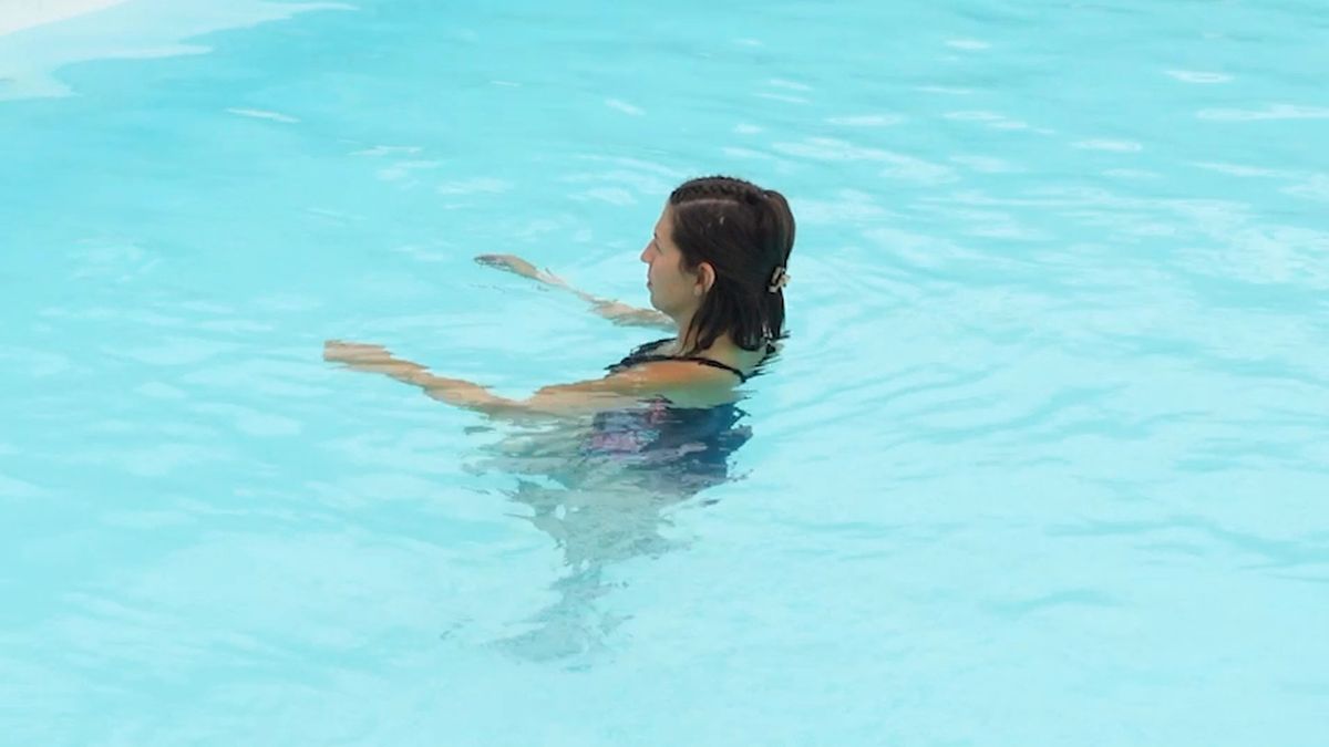Backward Walking in Water