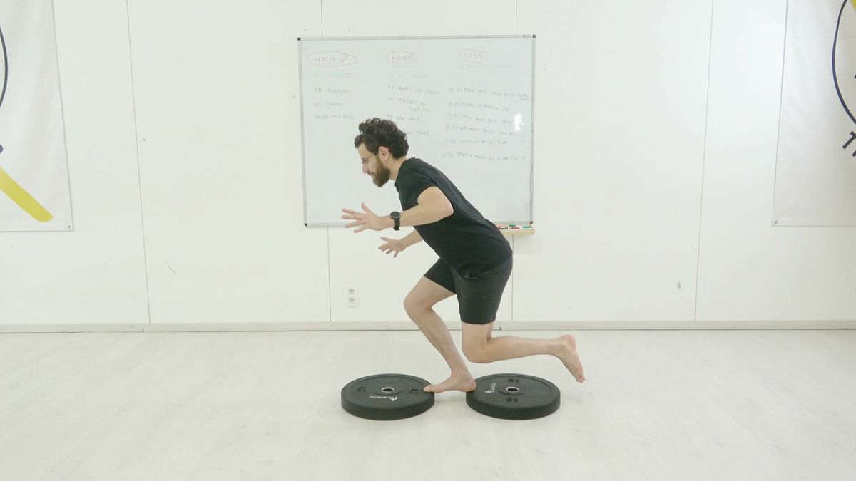 Single-Leg Squat With Foot Plank