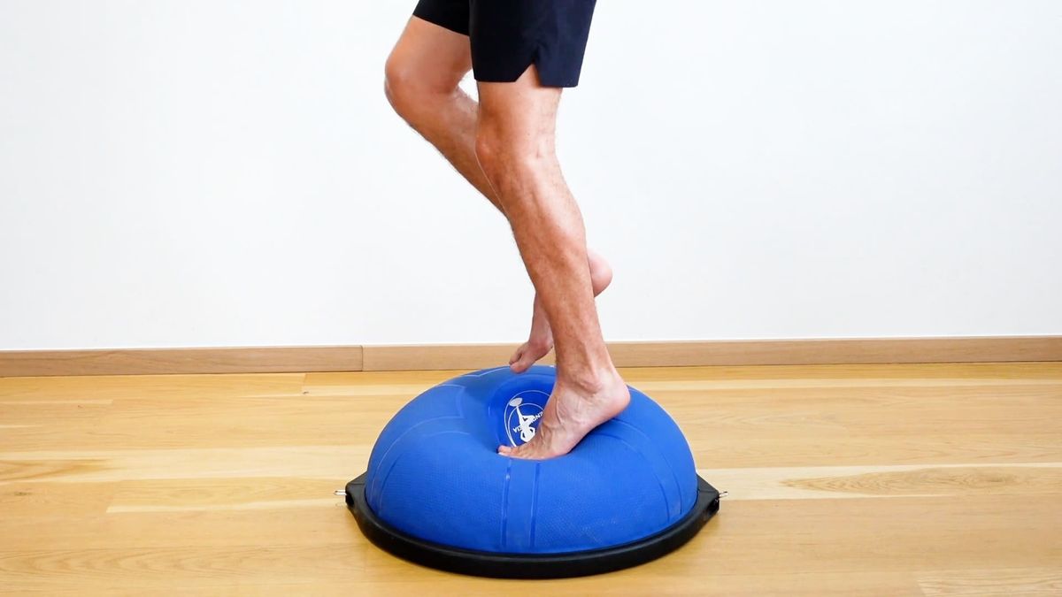 Marche sur pointe des pieds avec Bosu