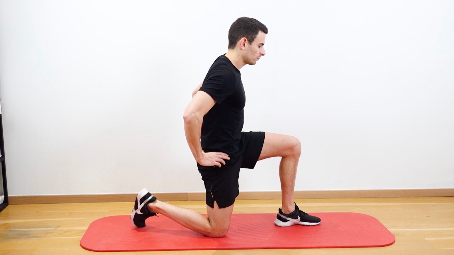 Anterior / Posterior Pelvic Tilt in Kneeling Position, view 1