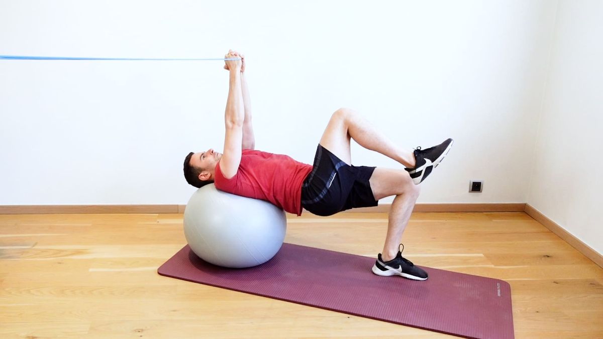 Renforcement abdominal en pont unipodal alterné sur SwissBall