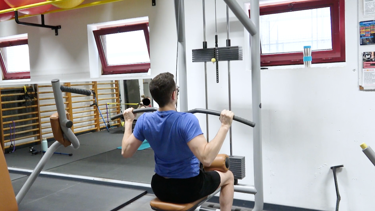 Machine Lat Pulldown