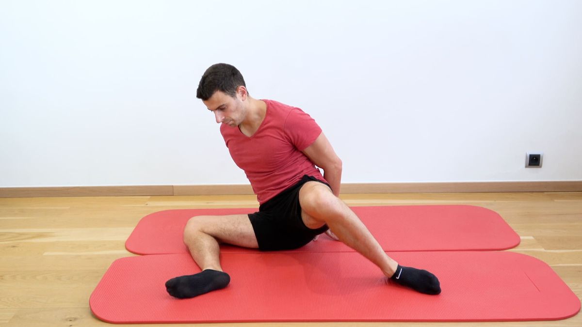 Hip Internal / External Rotation Mobilization With Pause