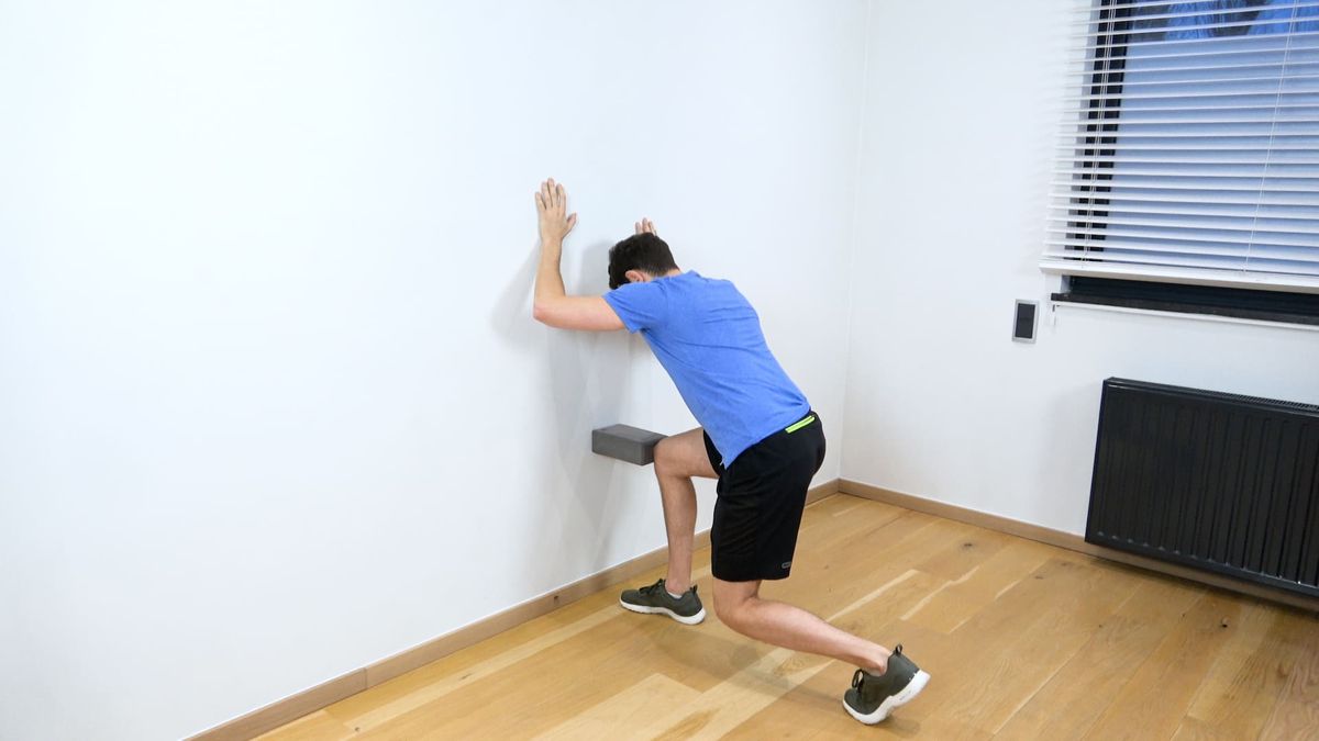 Lunge With Knee Control