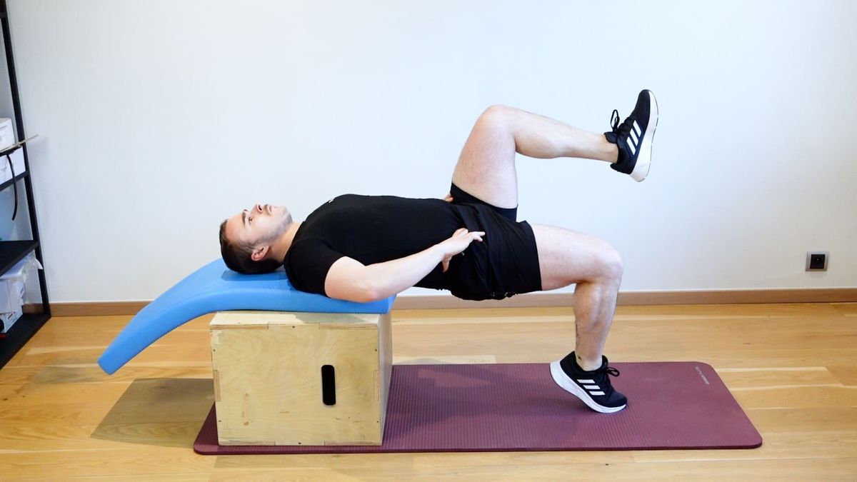 Dynamic Hip Flexion in Bridge Position