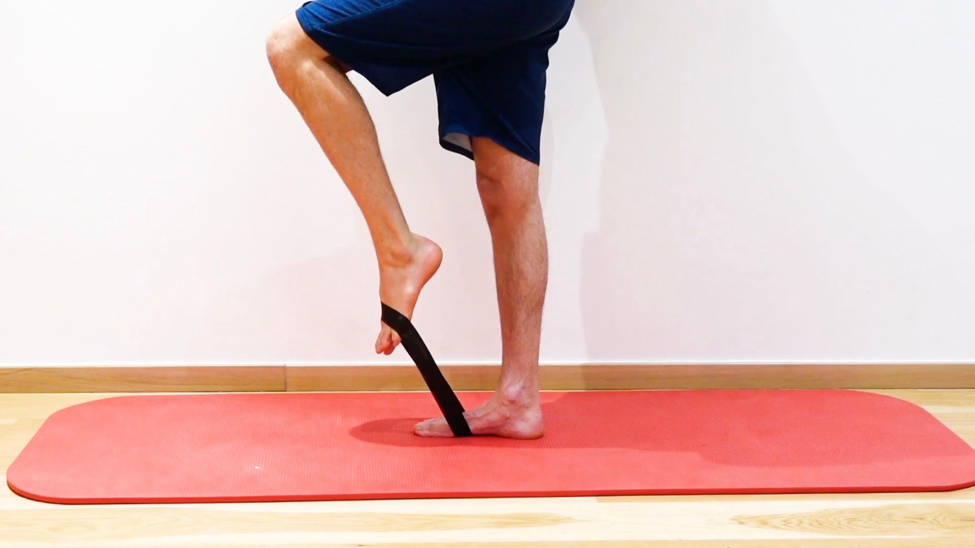 Dorsiflexion Strengthening With Elastic Band, view 1