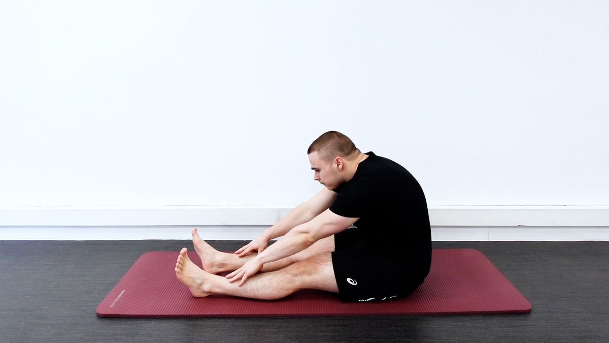 Étirement de la chaine postérieure assis, jambes tendues