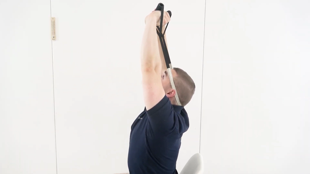Autotraction cervicale à la sangle en extension