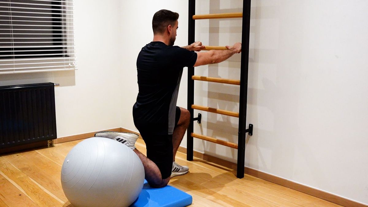 Quadriceps Stretching With Swiss Ball