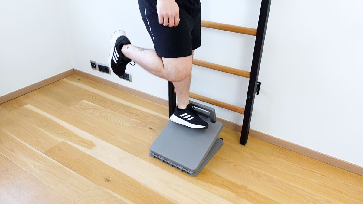 Renforcement excentrique de cheville en torsion sur plan incliné