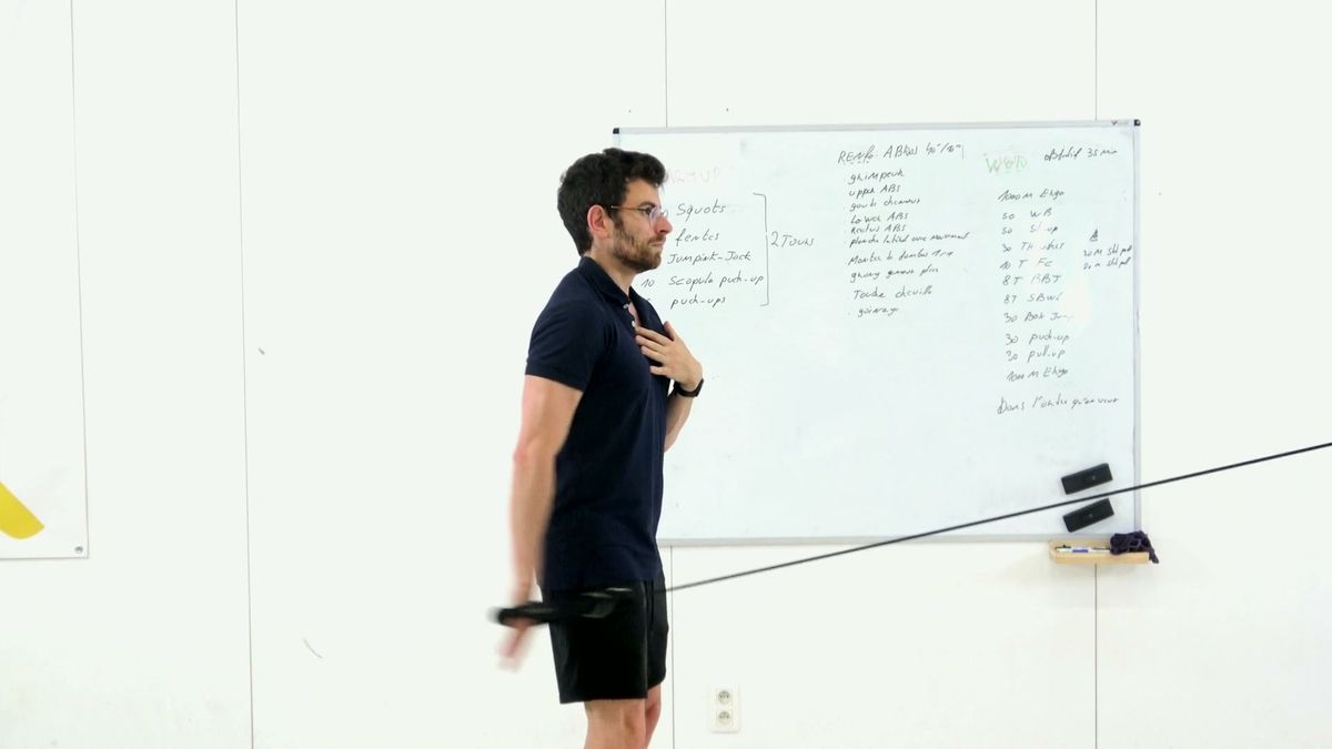 Backward Arm Pulses With Resistance Band