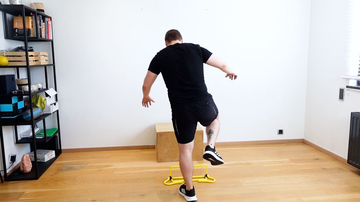 Jump Reception With 180° Rebound Over Obstacle