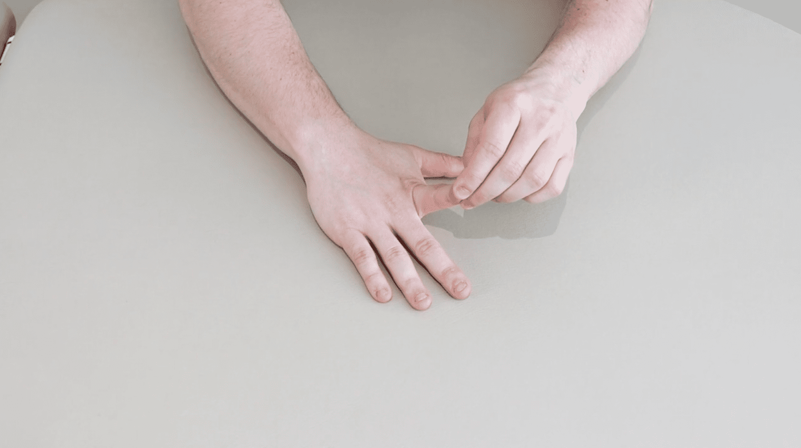 Alternating Finger Extension Posture, view 1