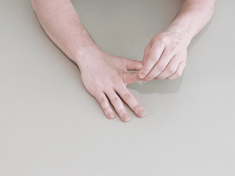 Alternating Finger Extension Posture, view 1