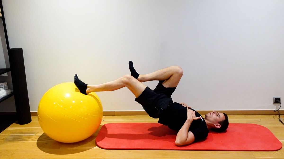 Pont fessier unipodal sur SwissBall