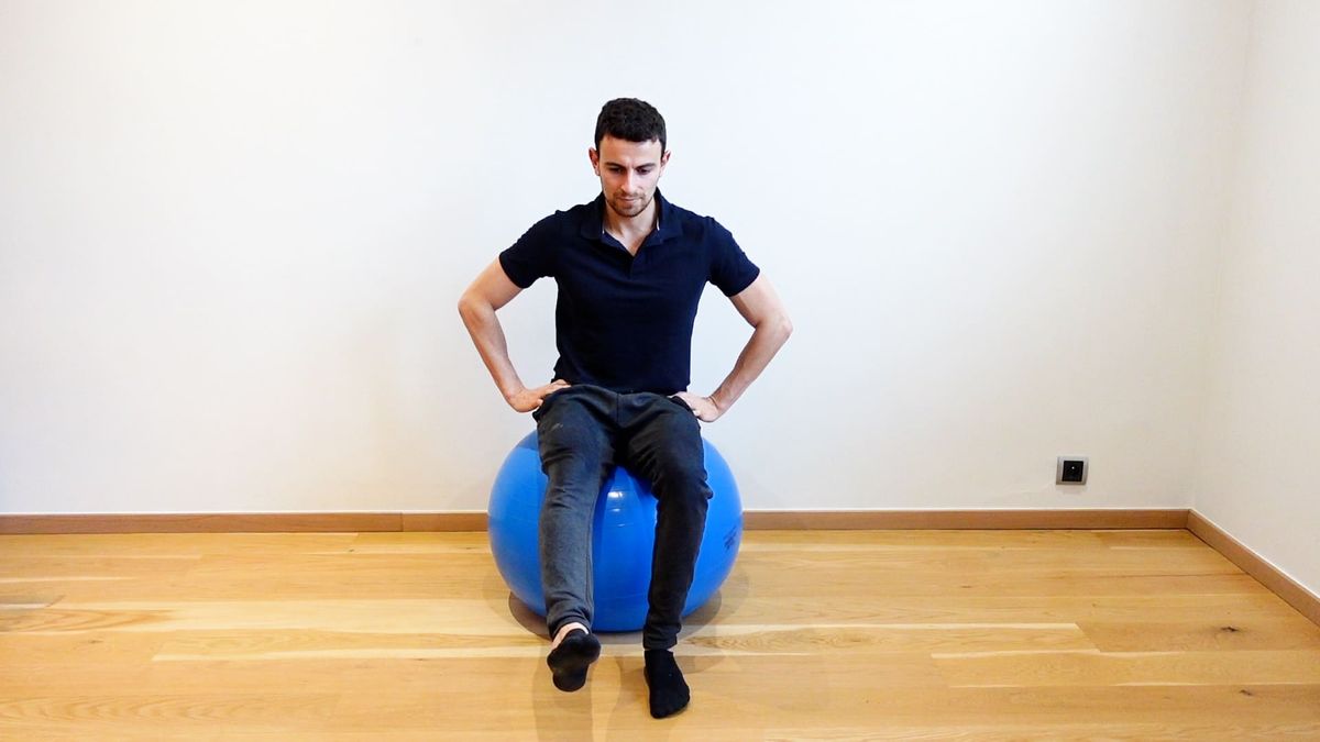Stabilisation en assis sur SwissBall