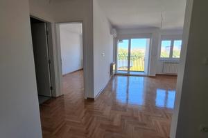 Svetao i funkcionalan stan u novogradnji u centru grada – 51 m² 2
