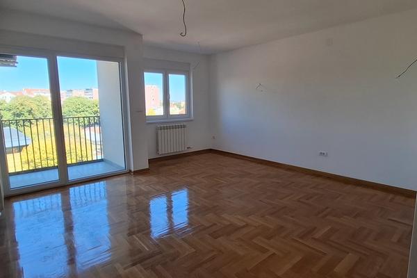 Svetao i funkcionalan stan u novogradnji u centru grada – 51 m²