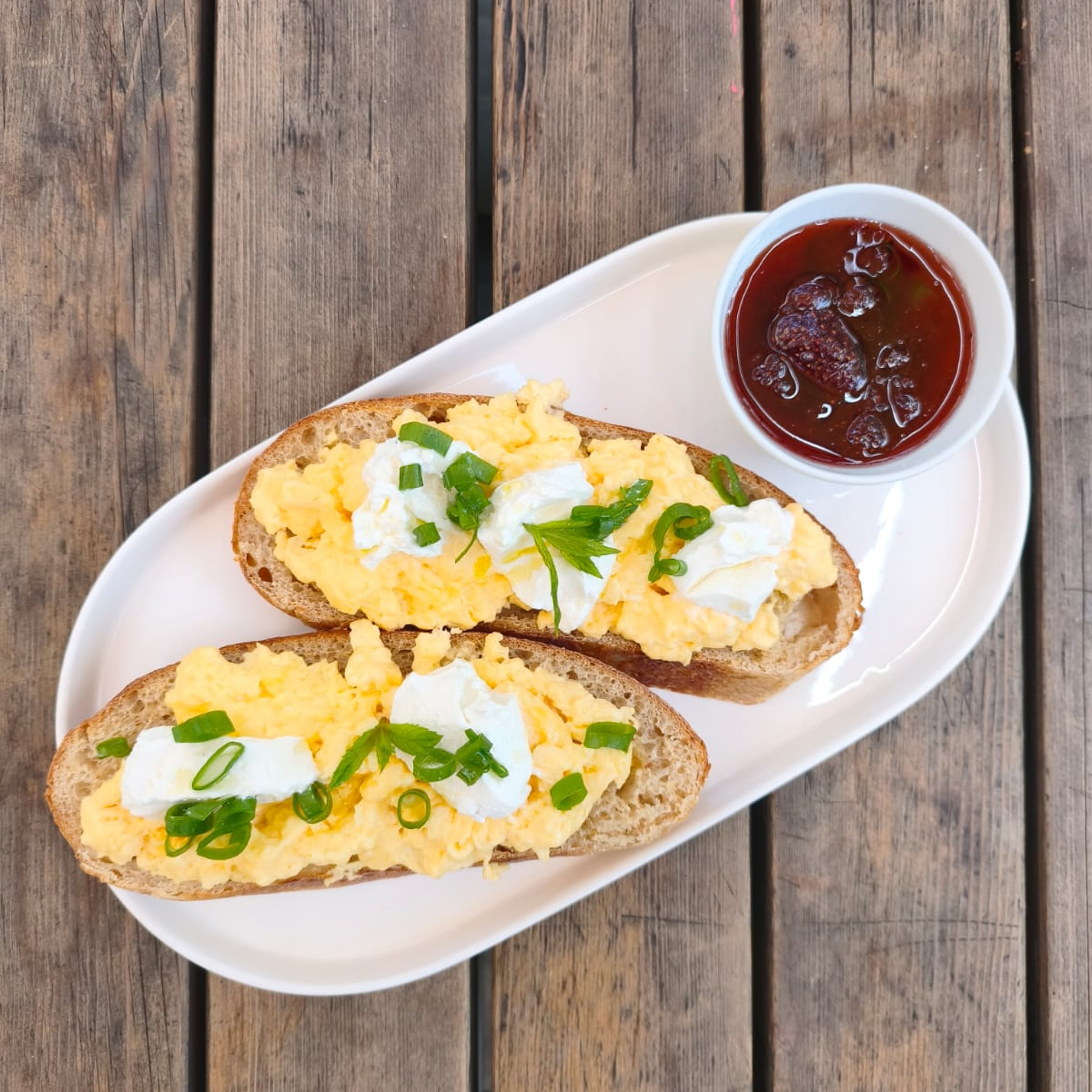 Kızarmış Ekmek Dilimleri (Bruschetta)