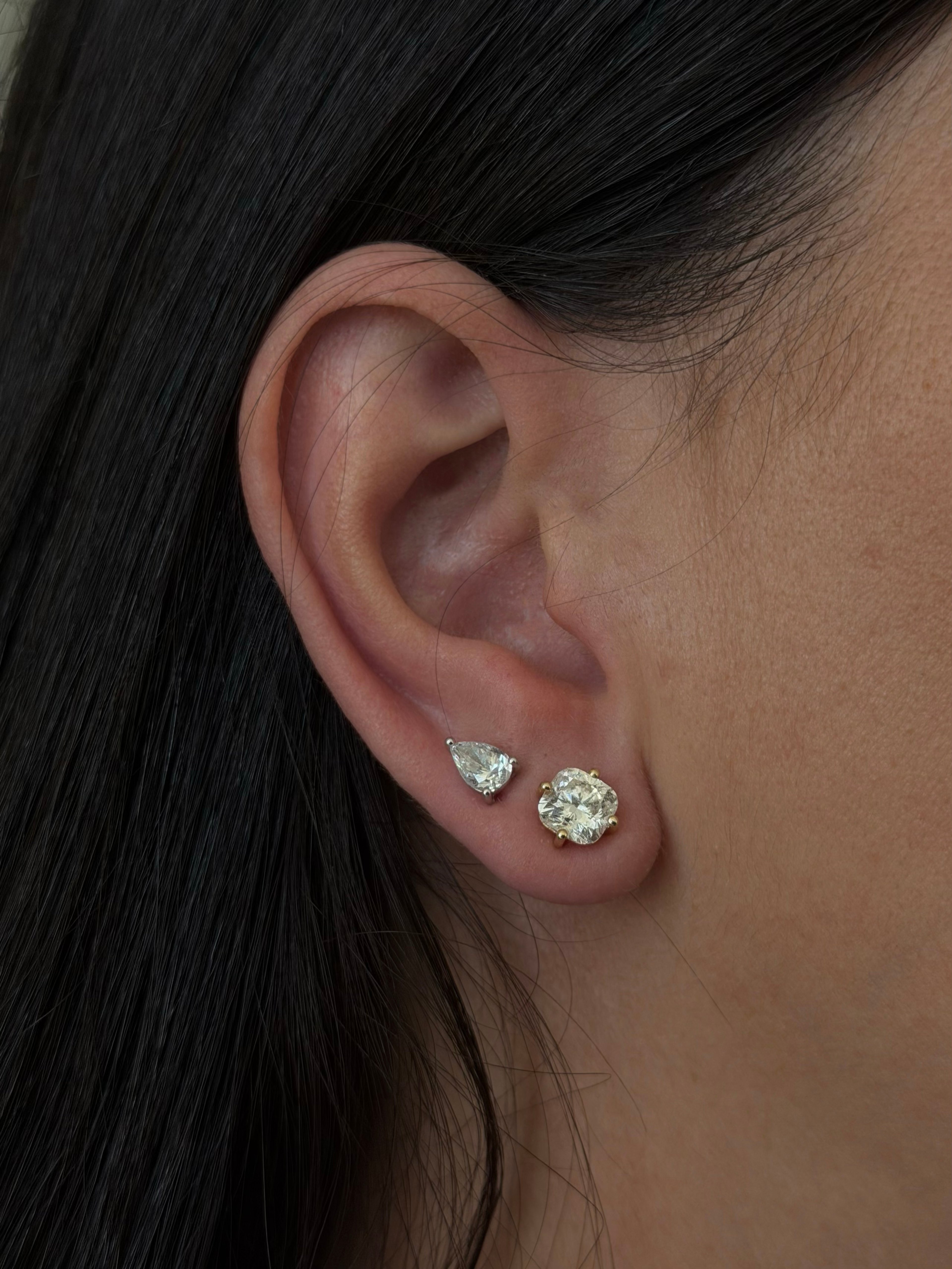 Pear Diamond Stud