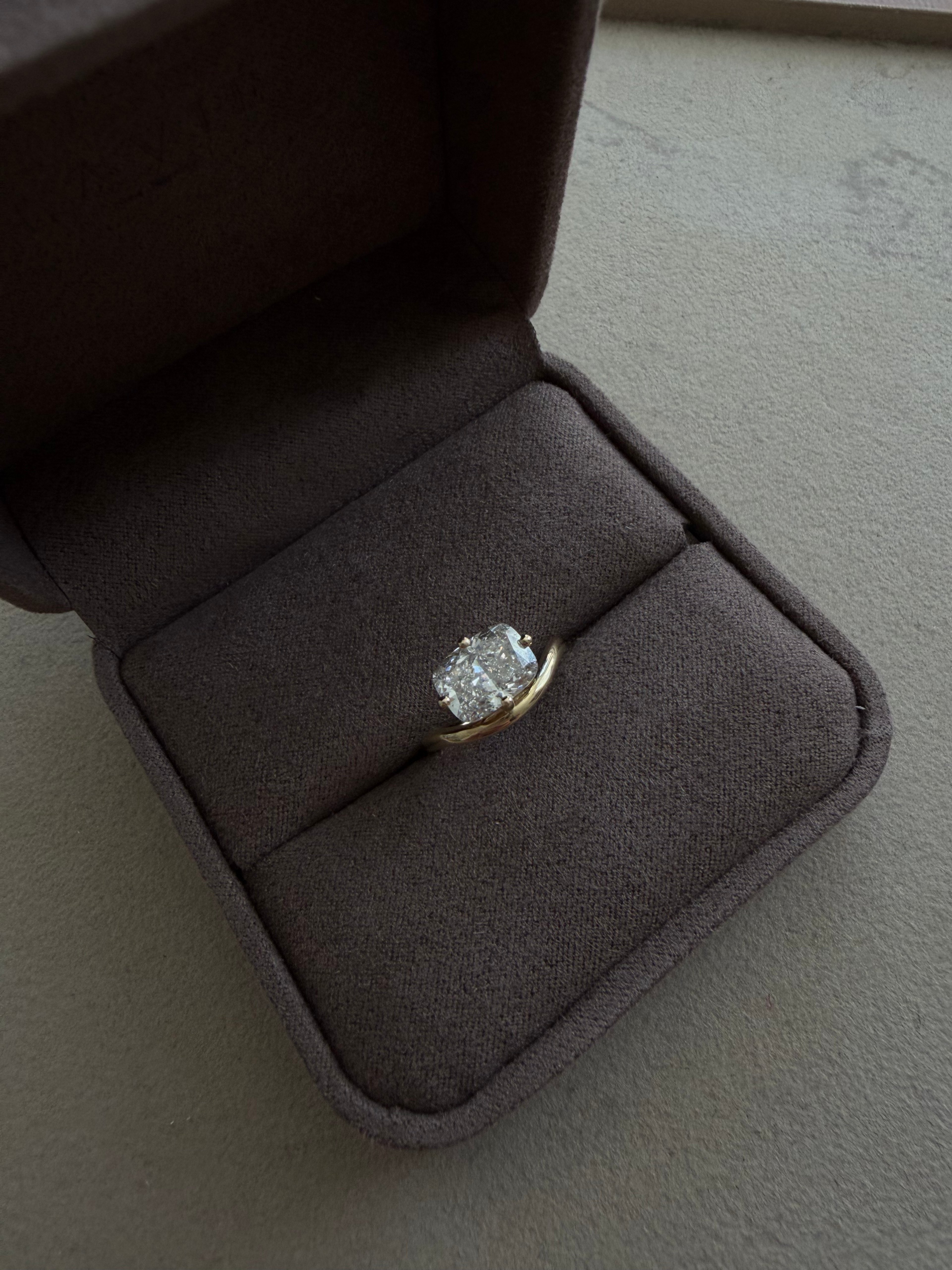 Floating Cushion Wave Ring