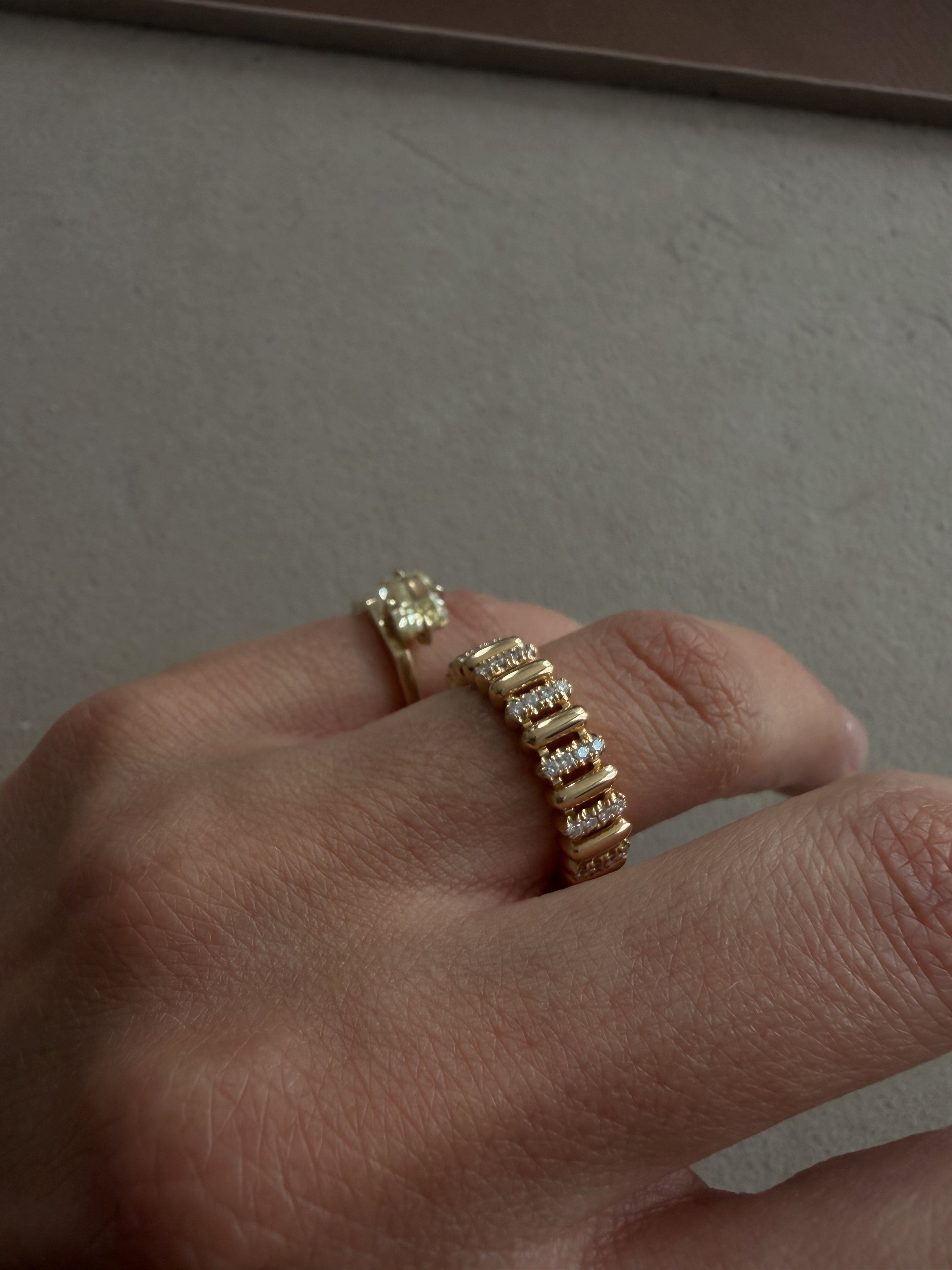 Ribbed Diamond Band