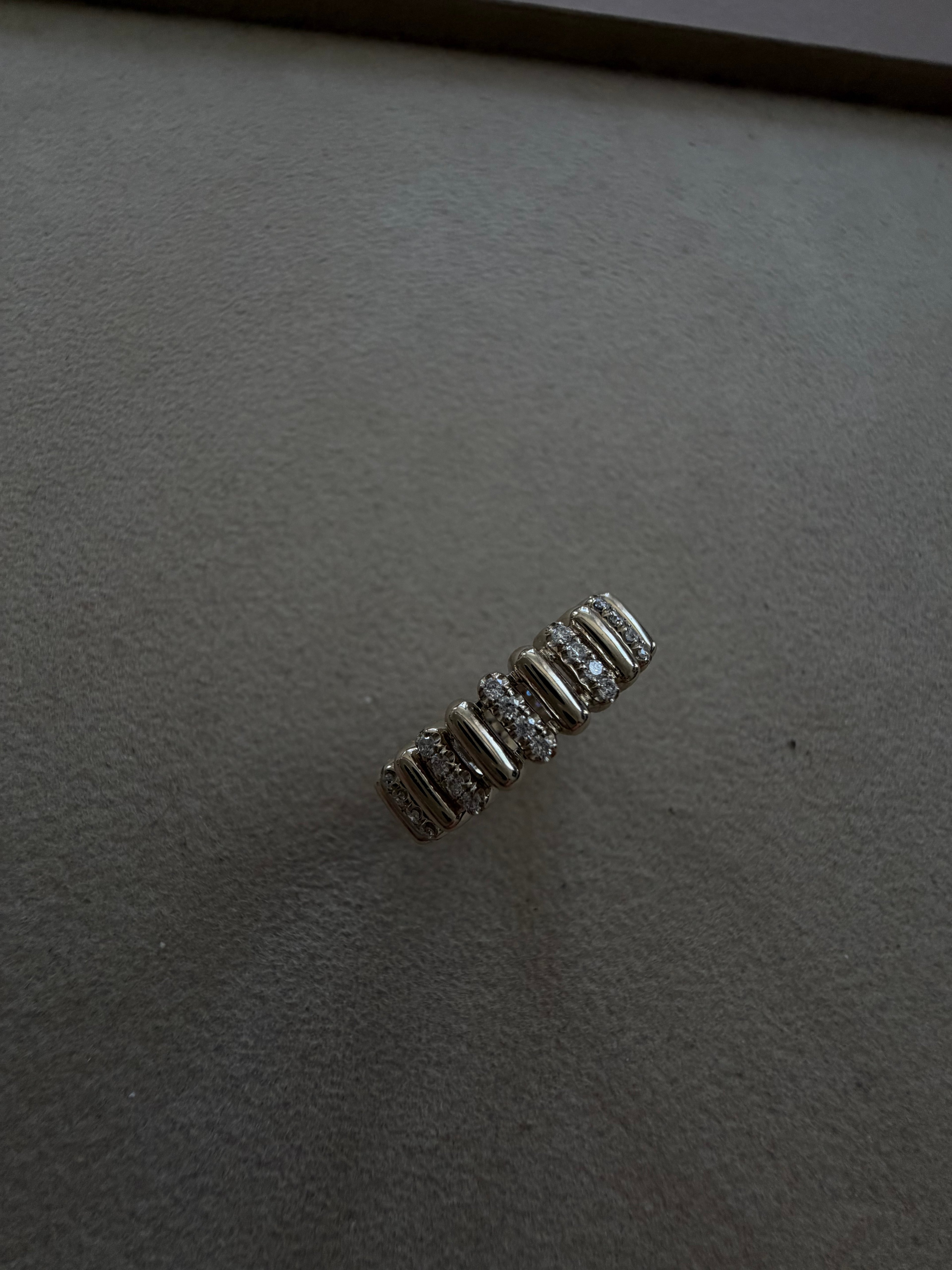 Ribbed Diamond Band