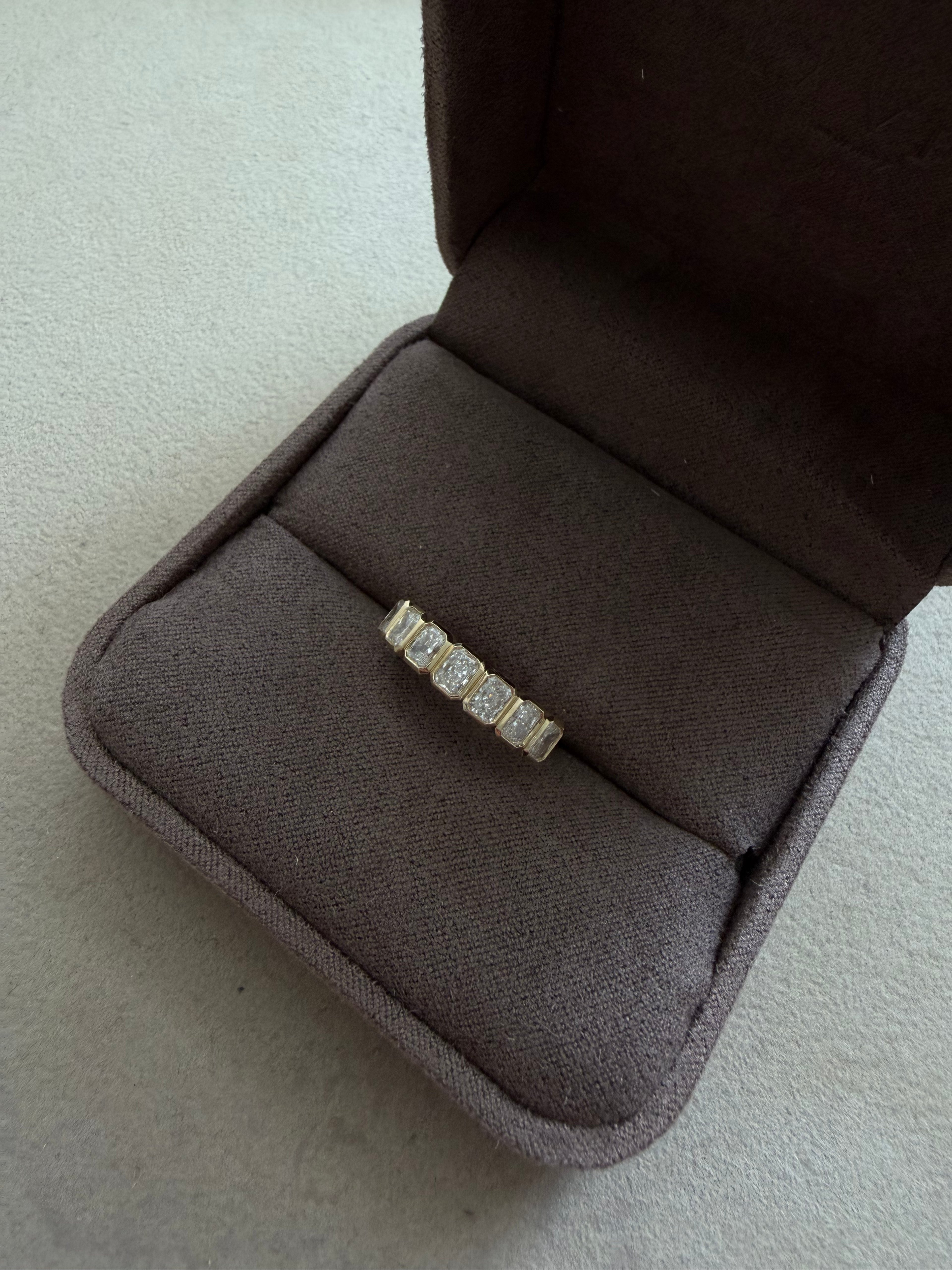 Radiant Bezel Band