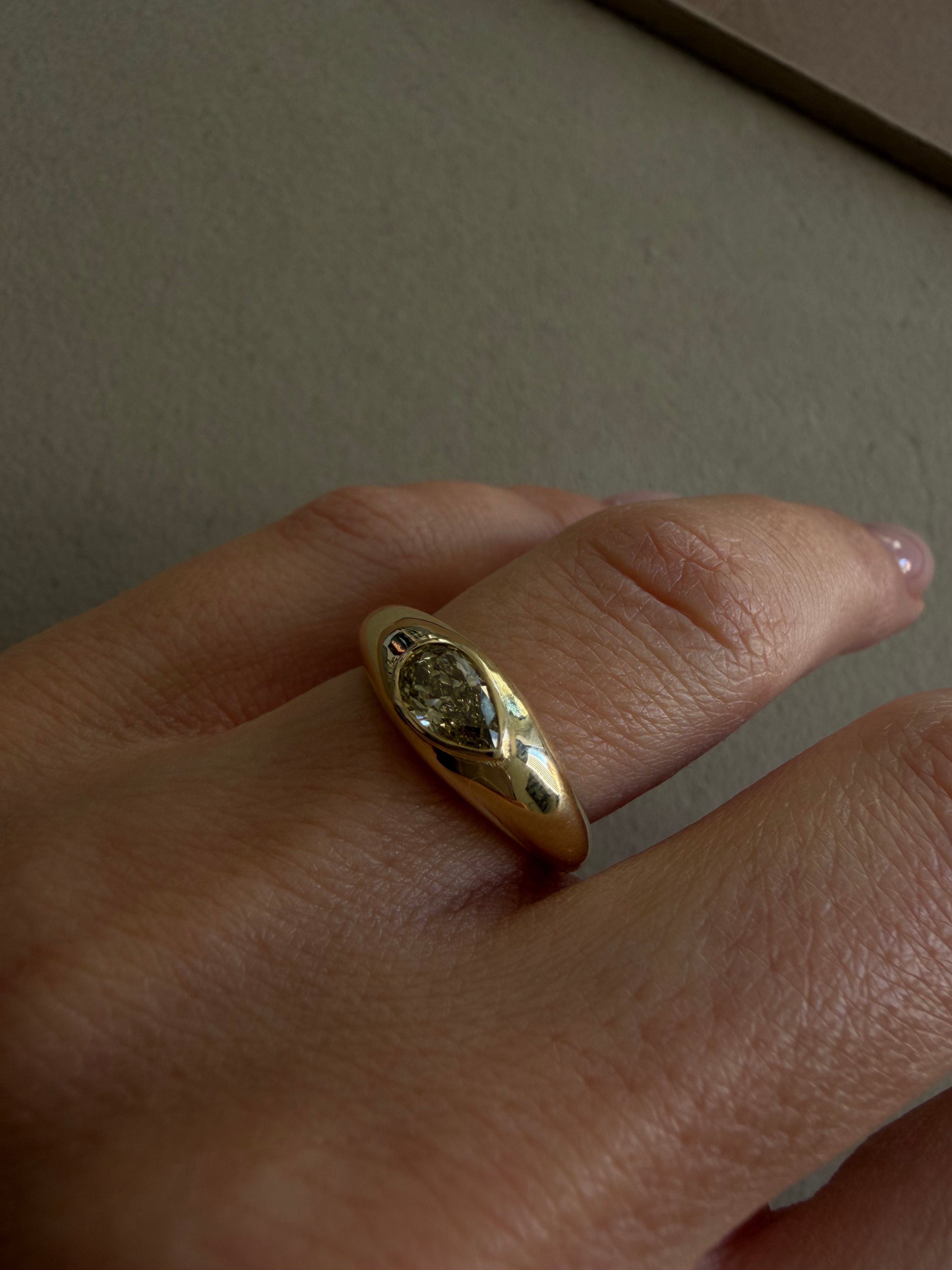 Pear Bezel Band