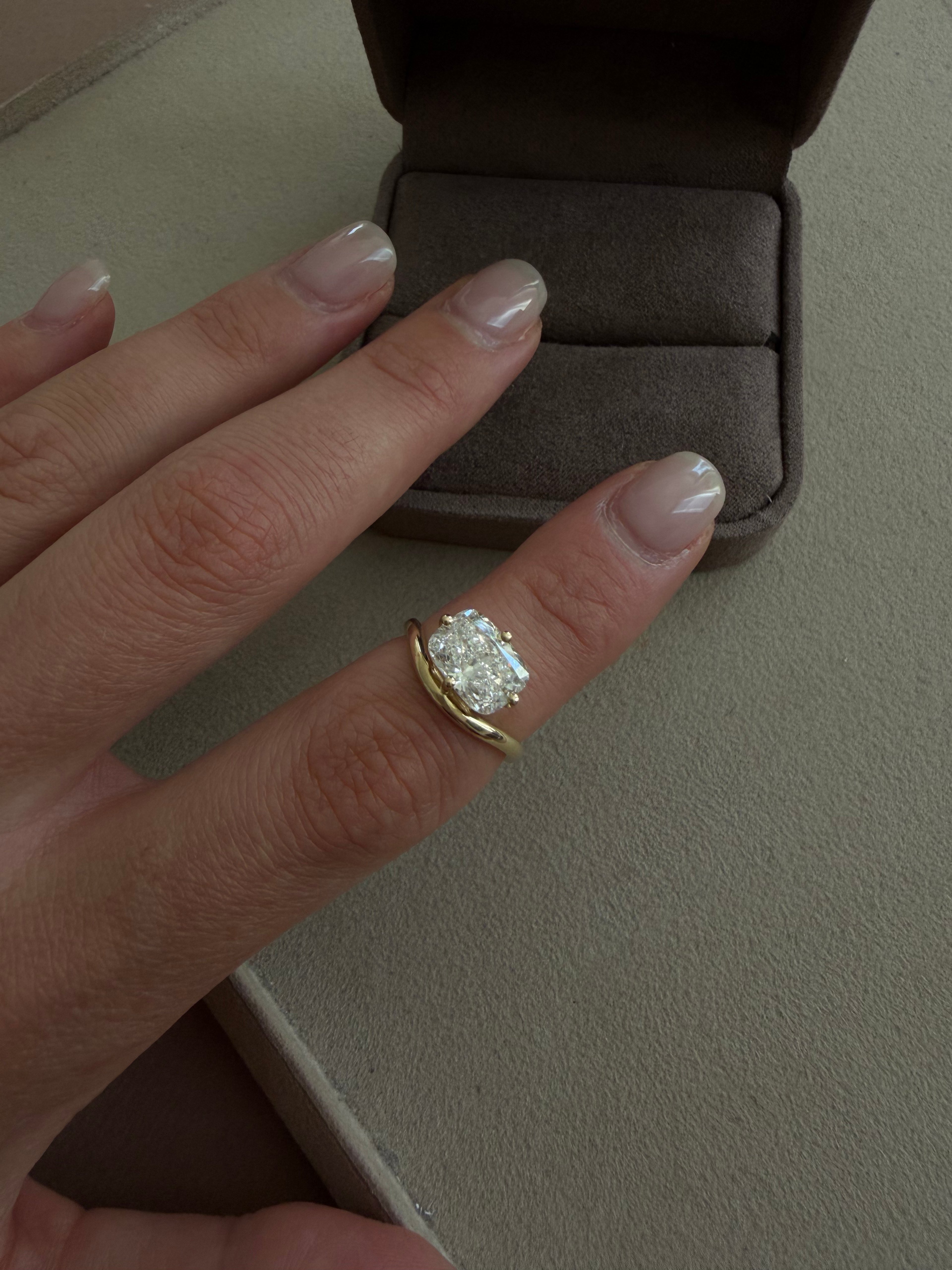 Floating Cushion Wave Ring
