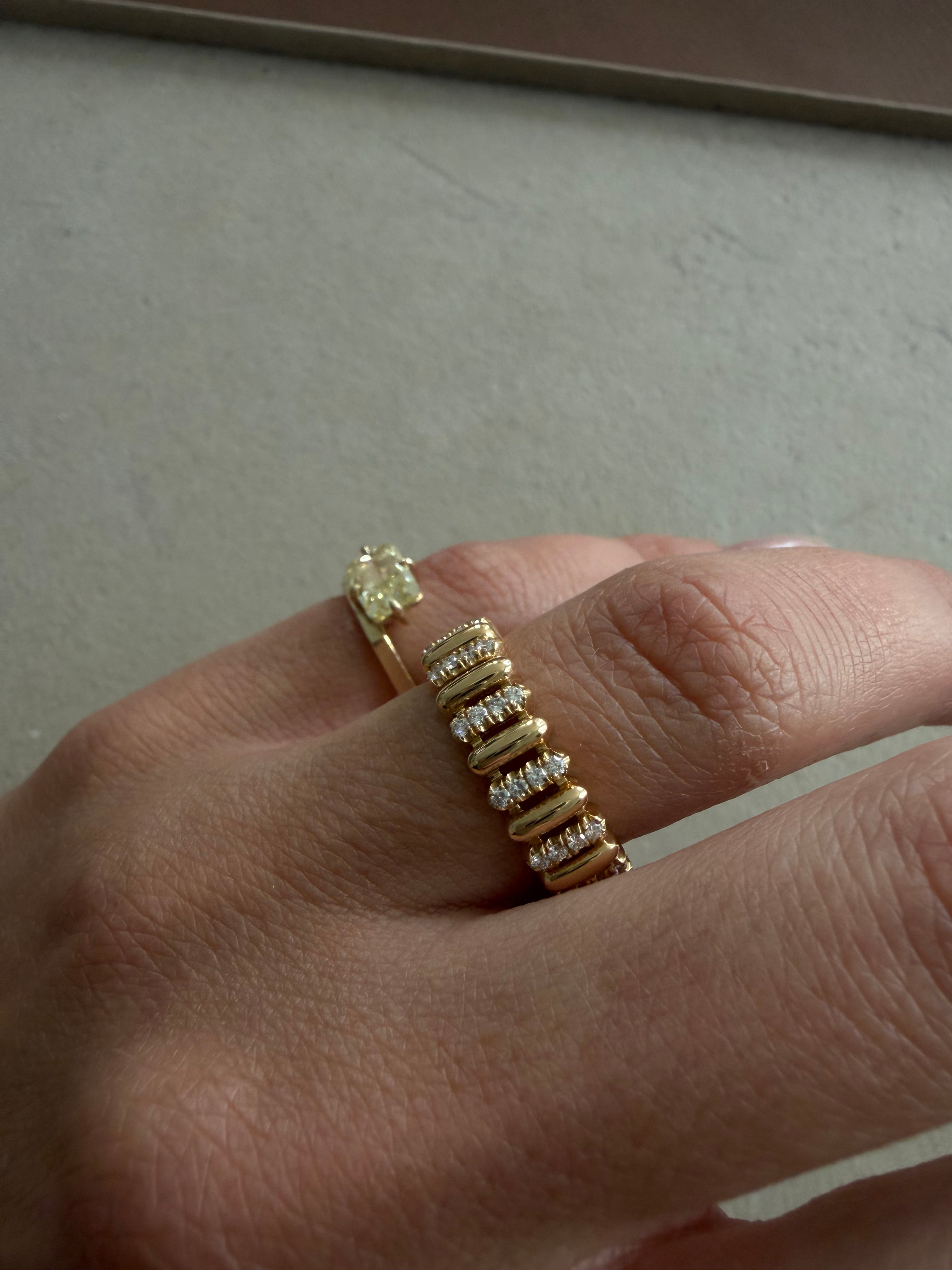 Ribbed Diamond Band