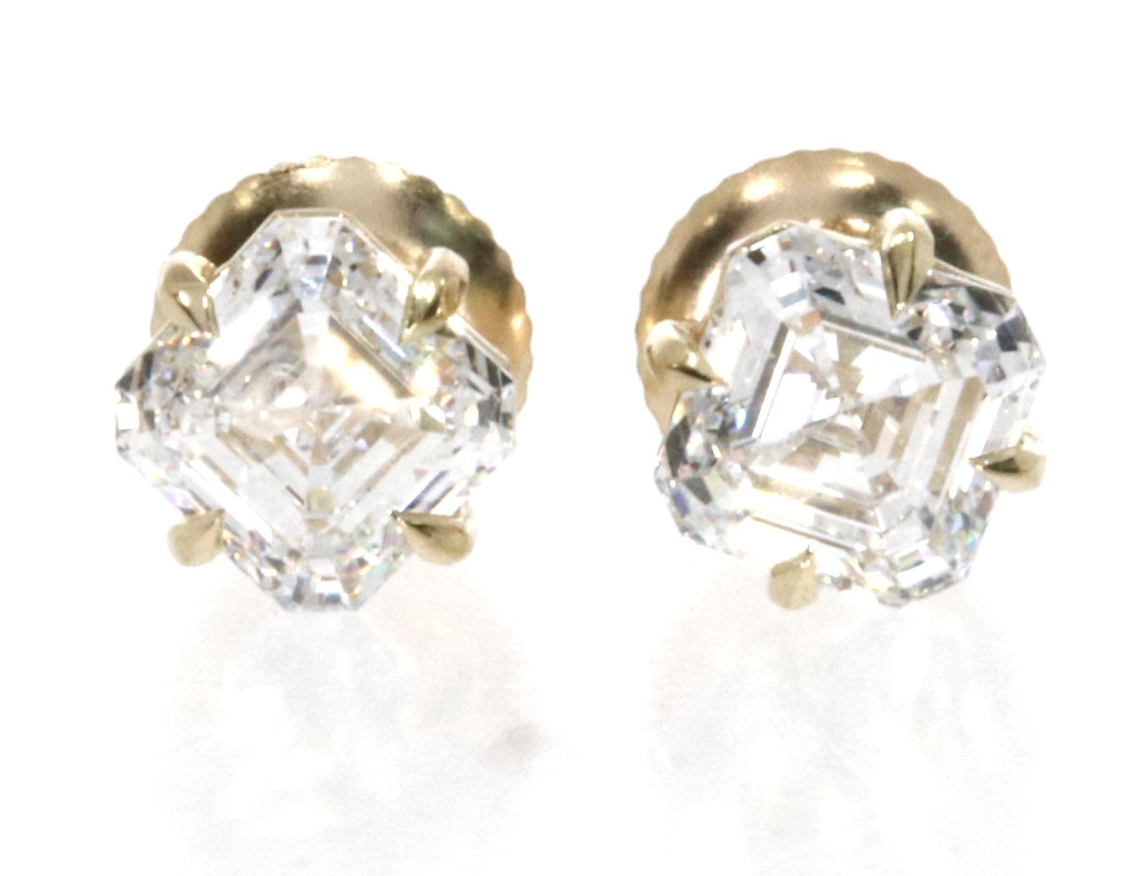Asscher Prong Earrings in 18k yellow gold