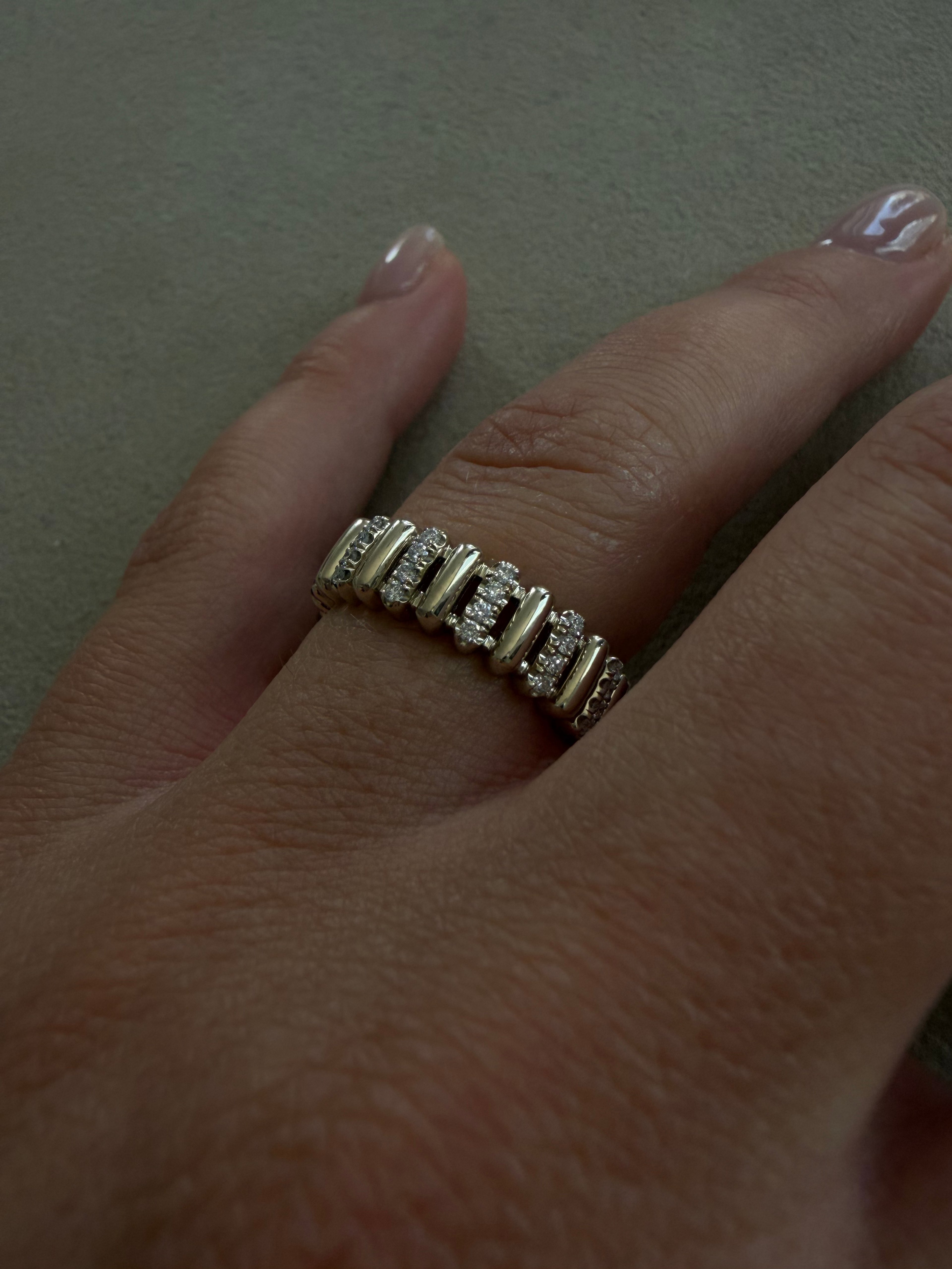 Ribbed Diamond Band