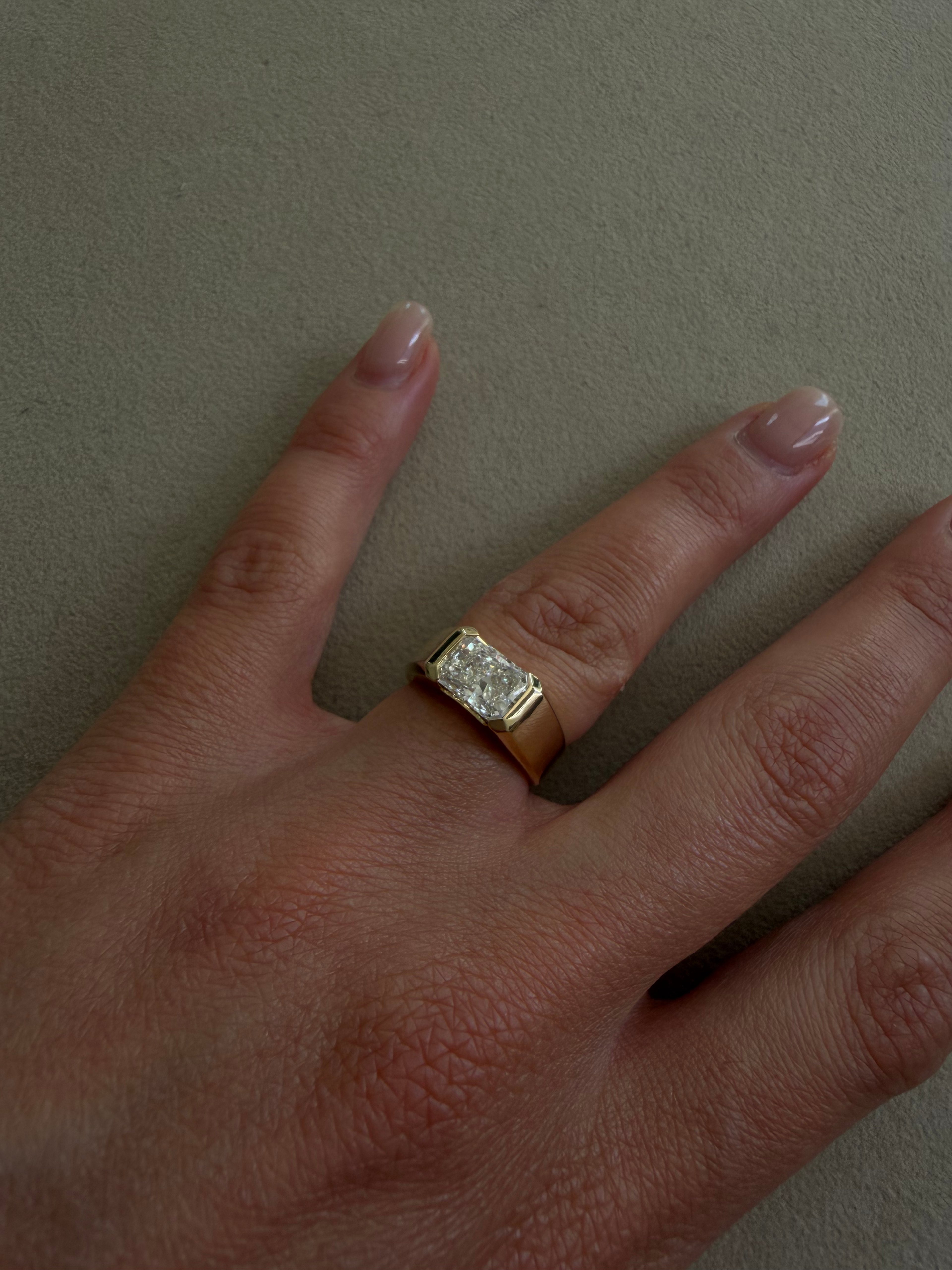 Wide Band Radiant Ring