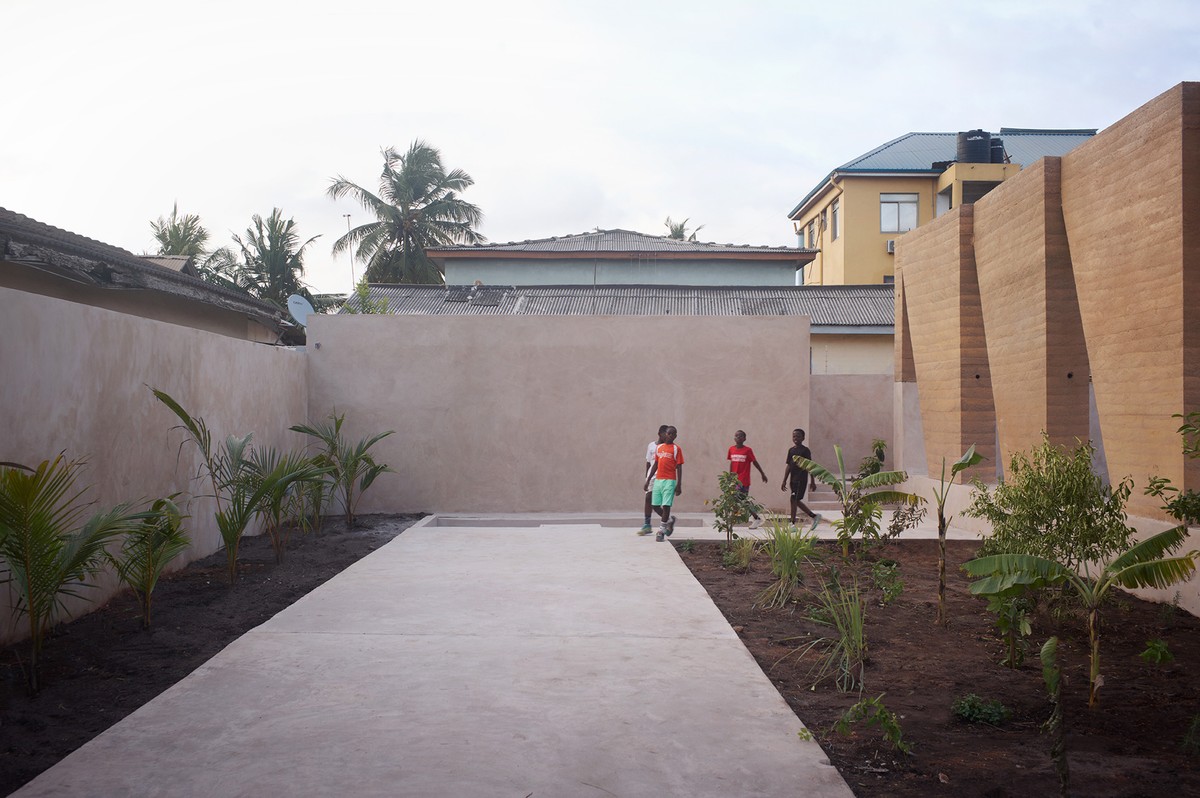 Backyard Community Club by DeRoche Projects