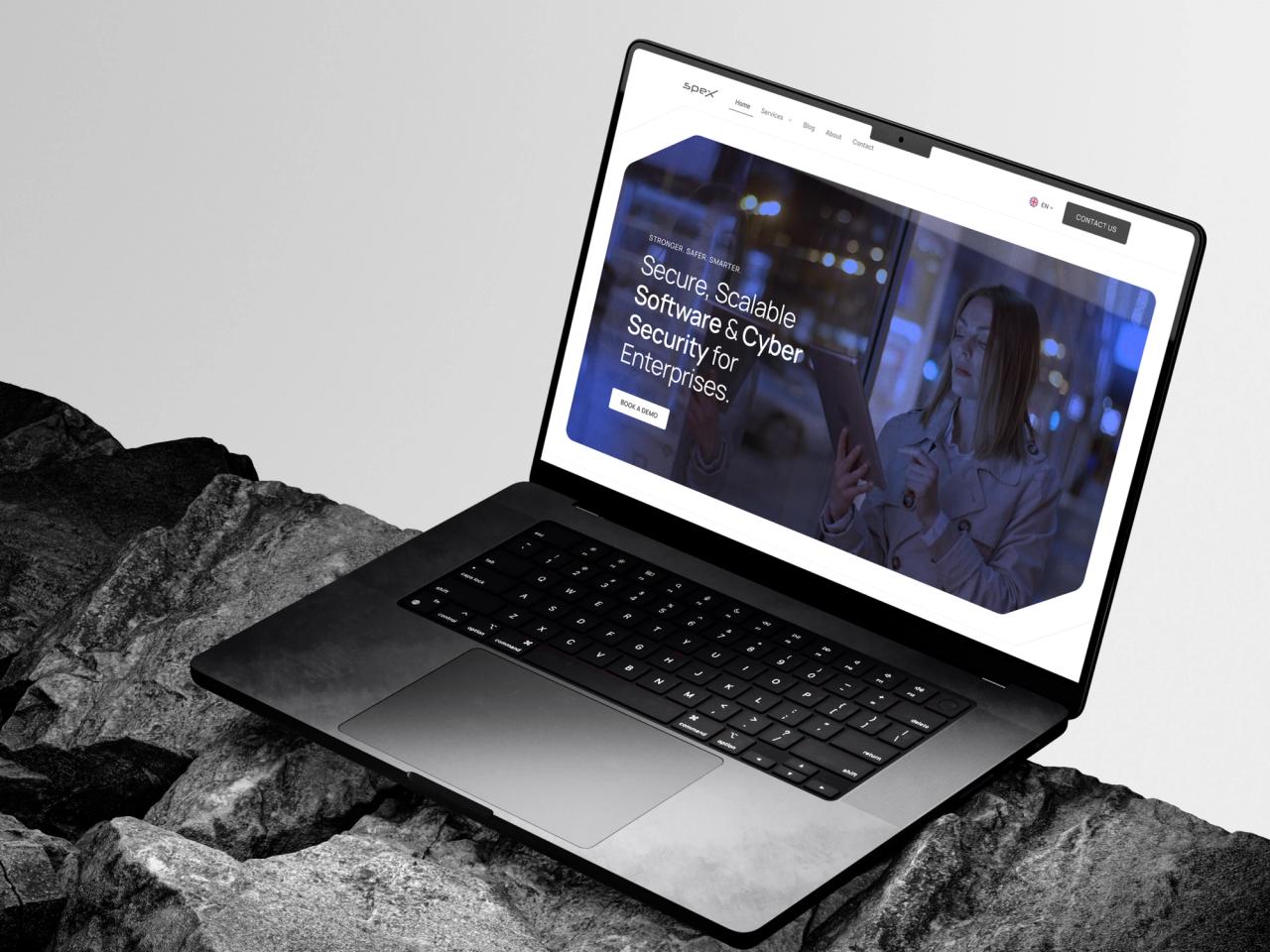Spex Software · Siber Güvenlik Laptop Görünümü