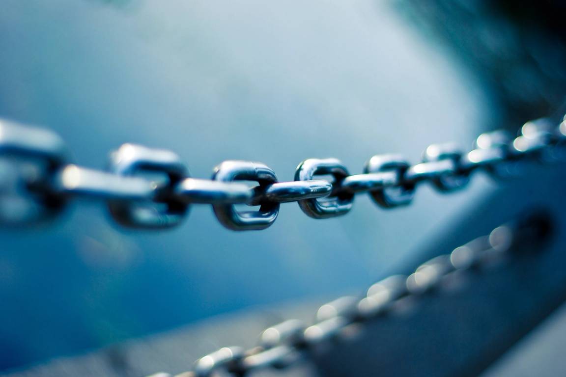 A photo of a linked chain—linked just like you want your products and articles to be