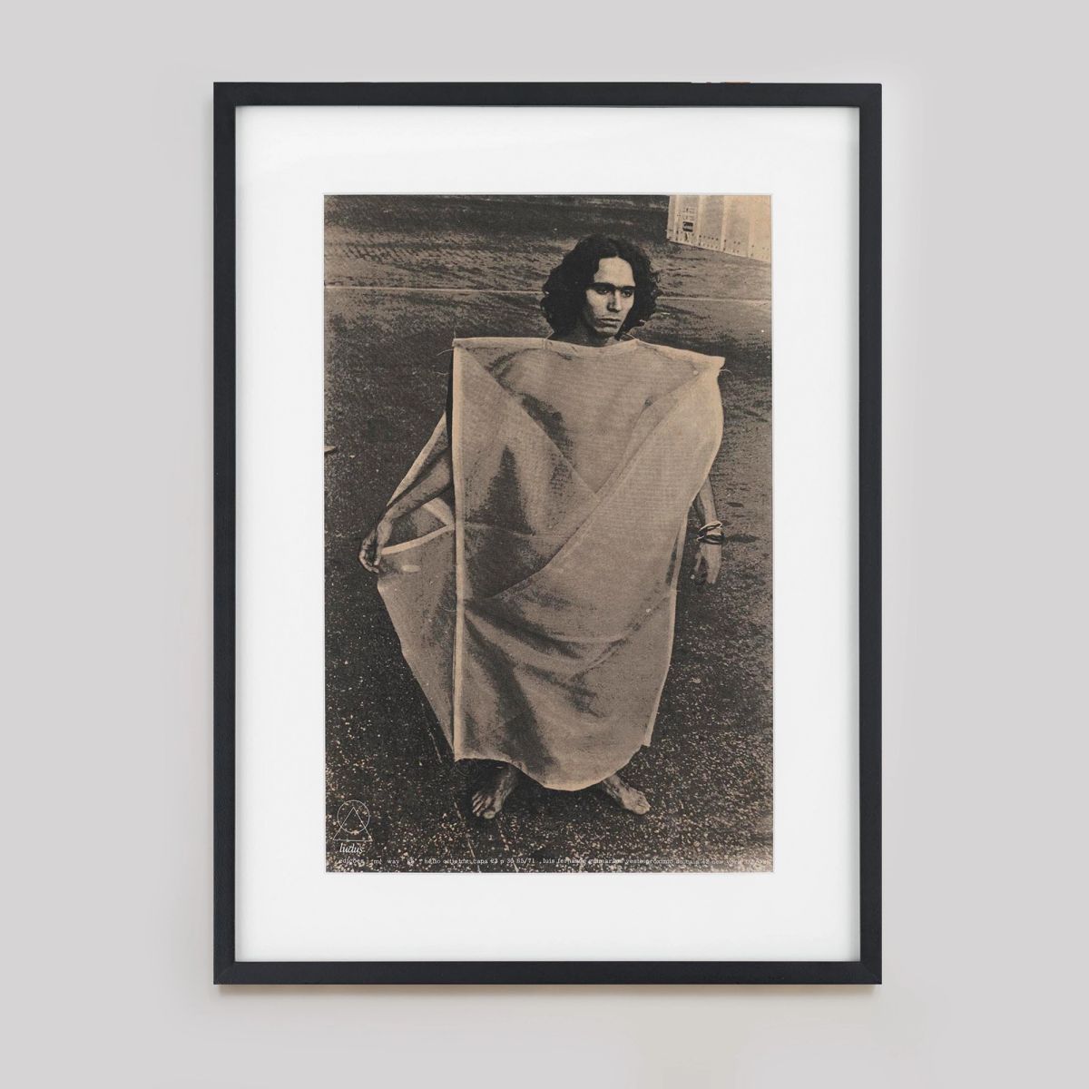 Hélio Oiticica — Luis Guimarães veste próximo ao cais 42 New York, 1972