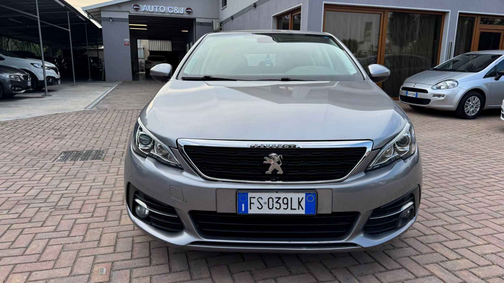 PEUGEOT 308