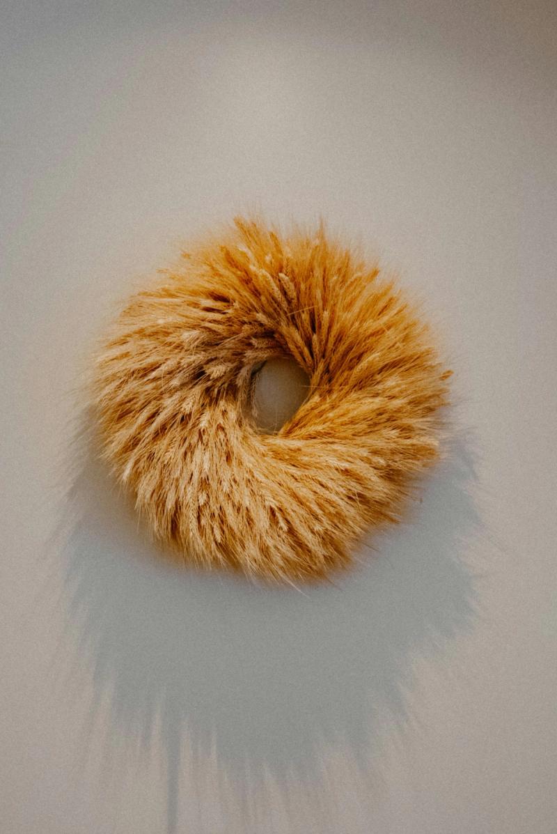 Natural Dried-Tone Wreaths (Organic Neutrals)