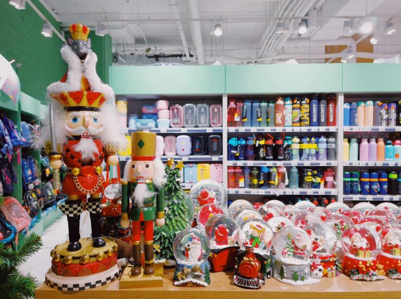 Where to Find Classic Christmas Decorations